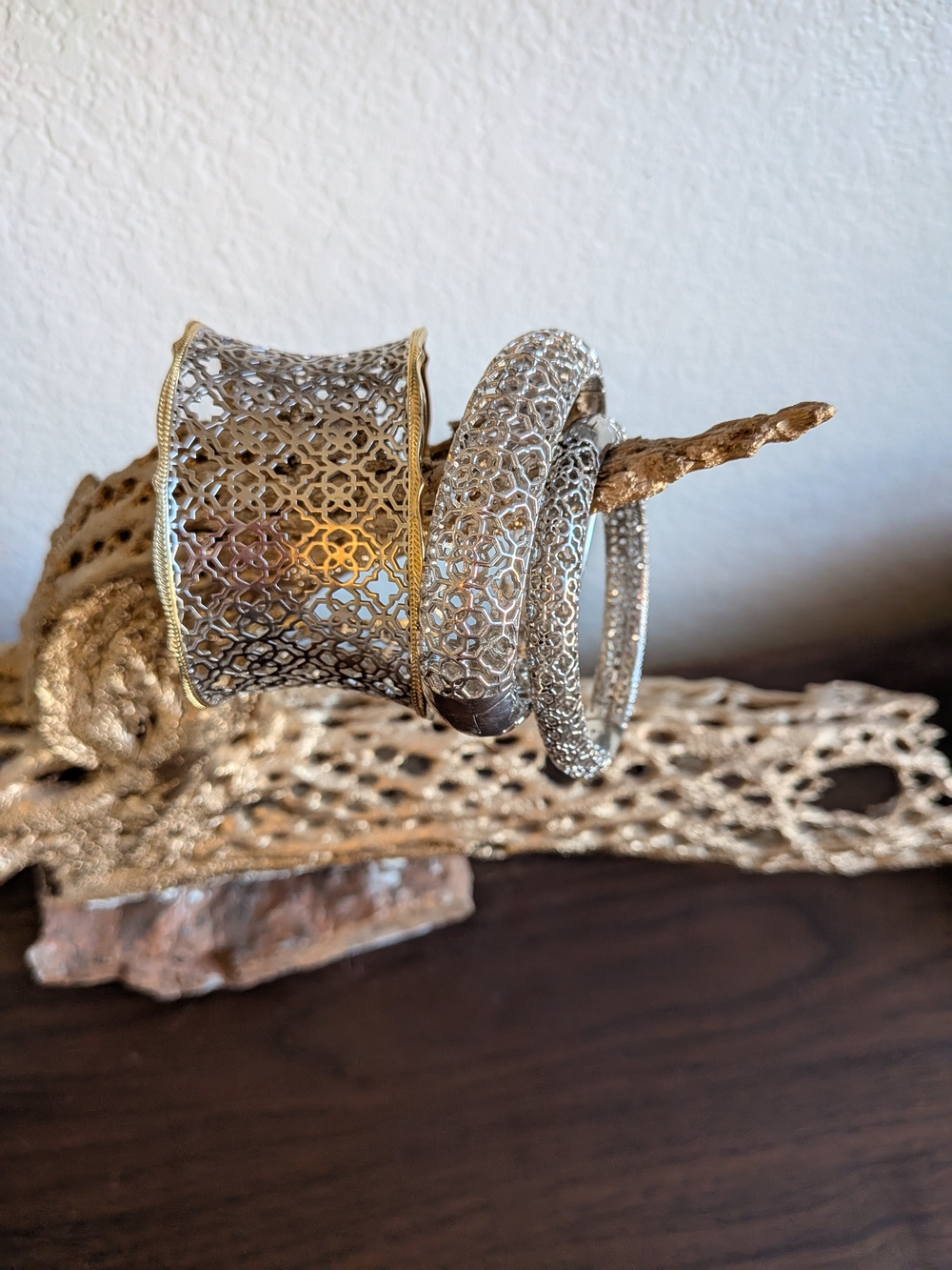 Kendra Scott - Filigree Bracelet Set - Silver & Gold Tones - Excellent Condition - Picture 6 of 8